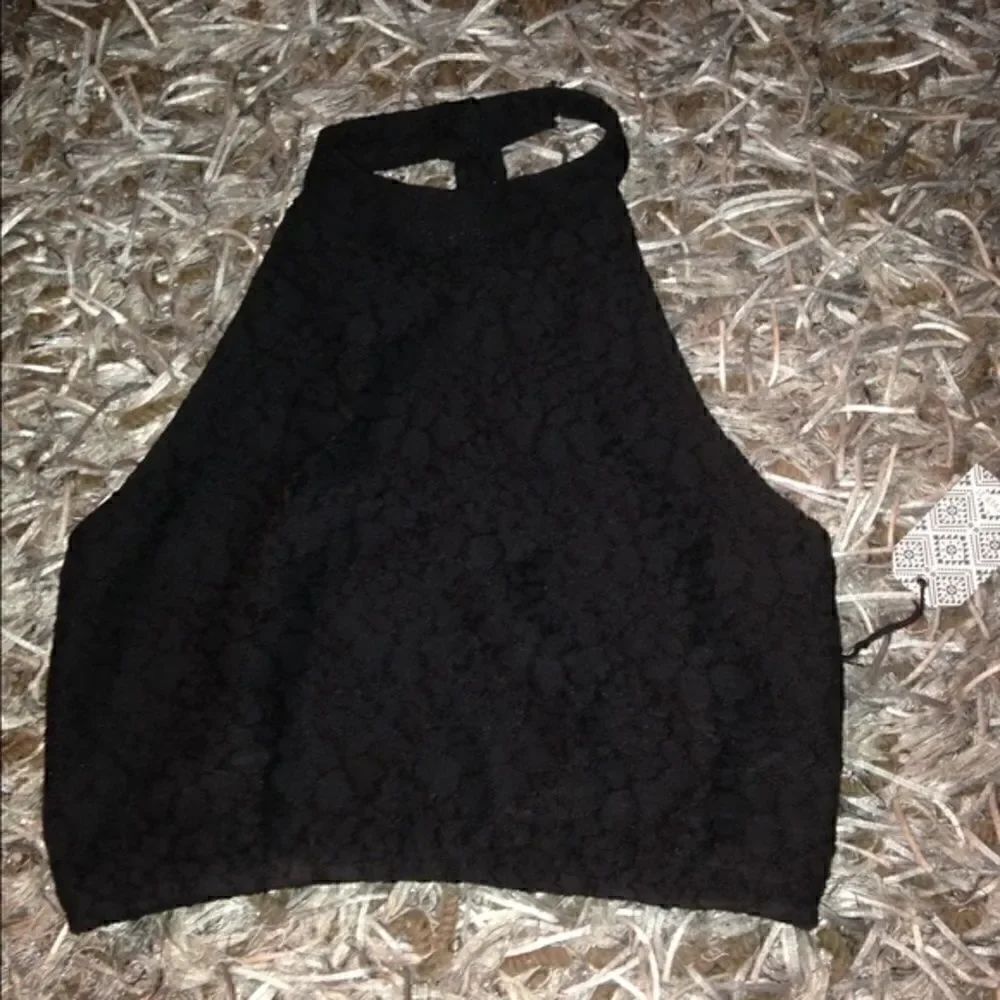 Forever 21 black crop top sz S new w tag!